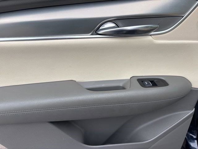 Used 2017 Cadillac XT5 Luxury w/ Driver Awareness Package image 32