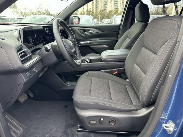 Used 2025 Chevrolet Traverse LT image 18