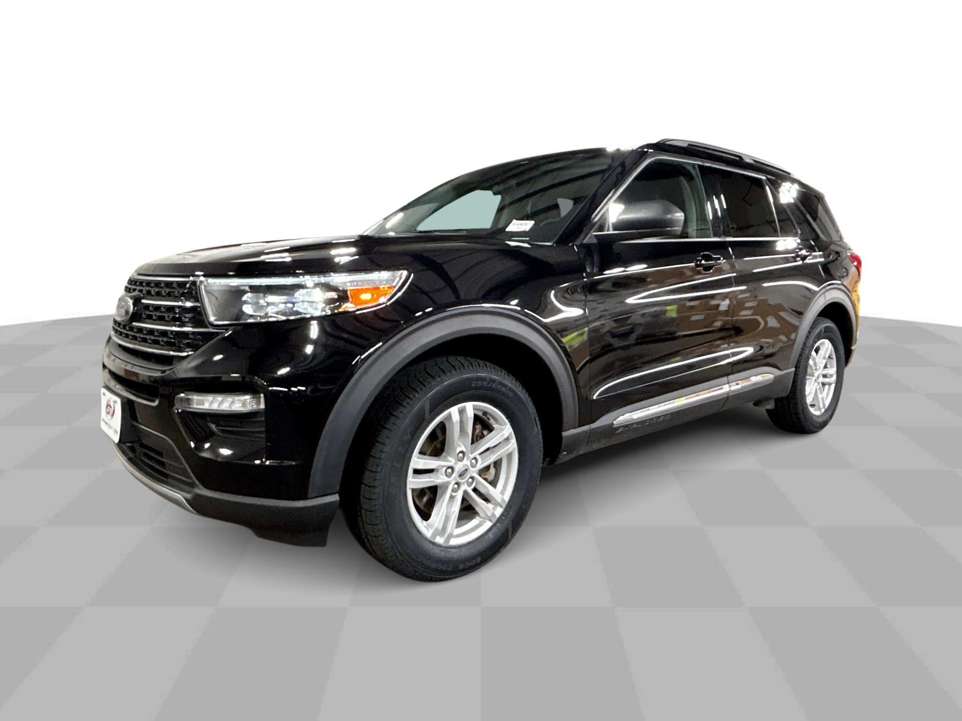 Used 2021 Ford Explorer XLT w/ Equipment Group 202A AWD/4WD image 1