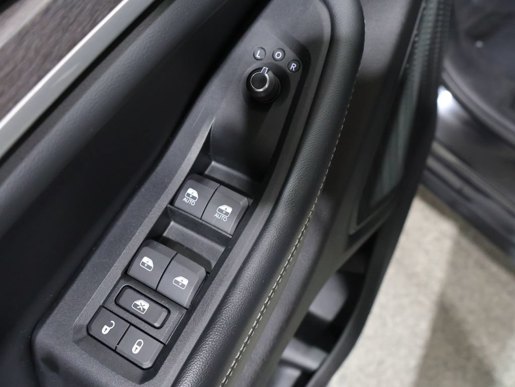 Used 2023 Jeep Grand Cherokee Limited AWD/4WD image 13