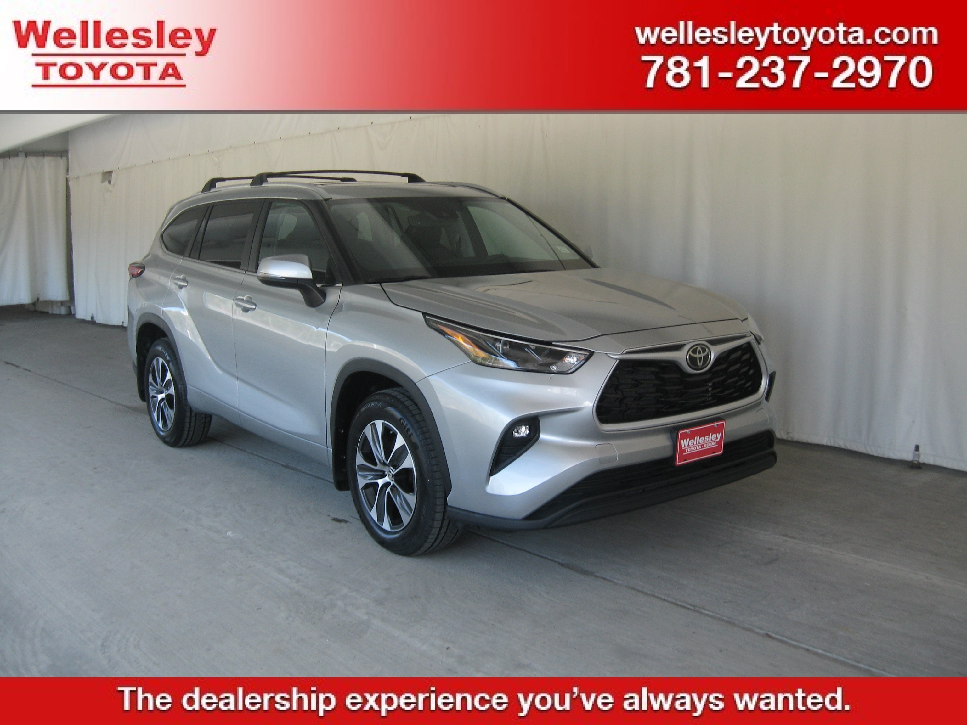 Used 2023 Toyota Highlander XLE image 1