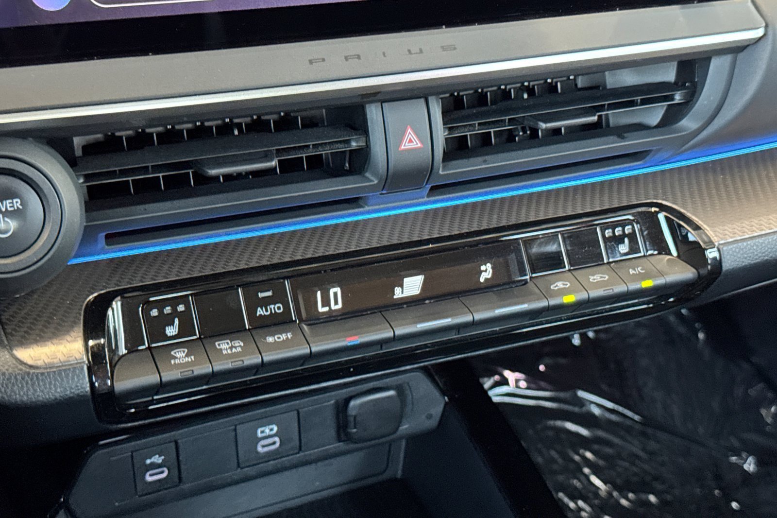 Certified 2025 Toyota Prius XLE FWD image 18