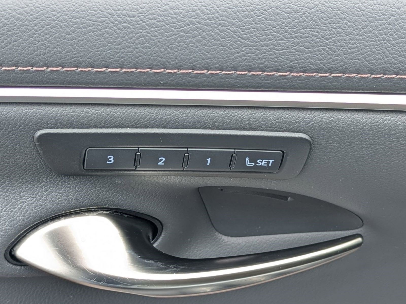 Certified 2025 Lexus ES 300h w/ Luxury Package image 22