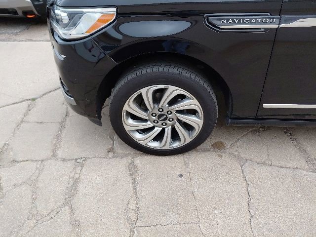 Used 2024 Lincoln Navigator Premiere AWD/4WD image 40