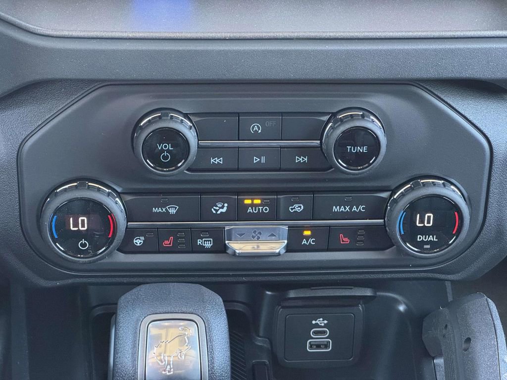 New 2026 Ford Bronco Badlands image 5