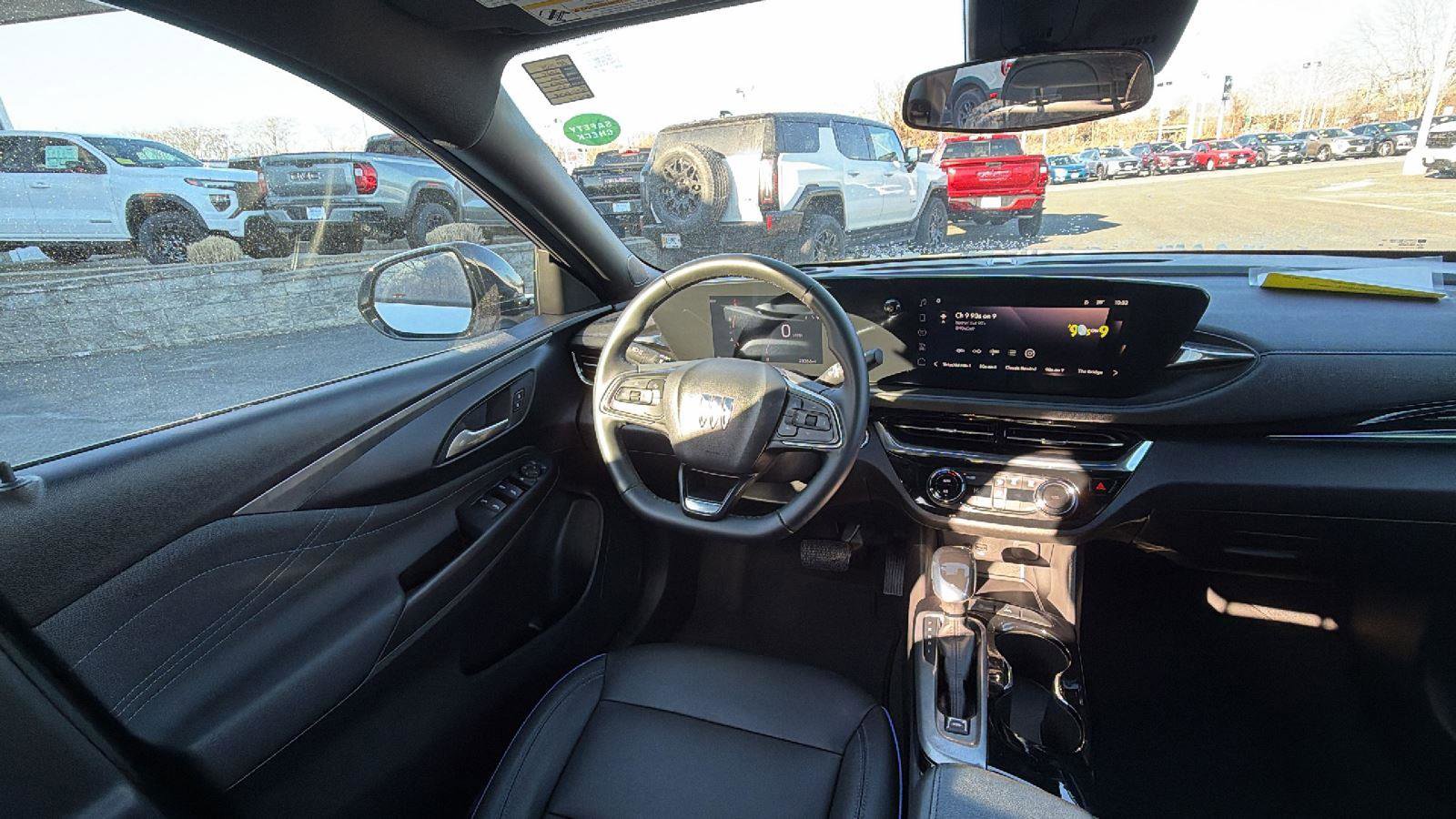 Used 2025 Buick Envista Sport Touring image 23