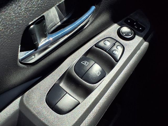 Used 2021 Nissan Kicks SR w/ SR Premium Package image 25