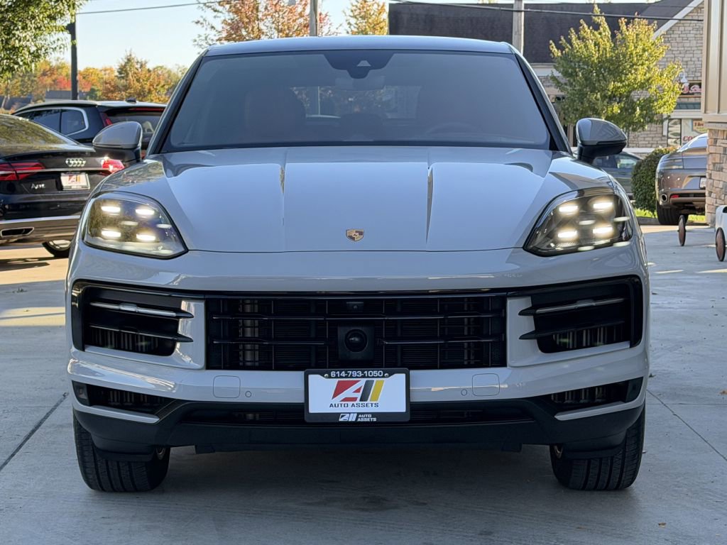 Used 2024 Porsche Cayenne Coupe image 4