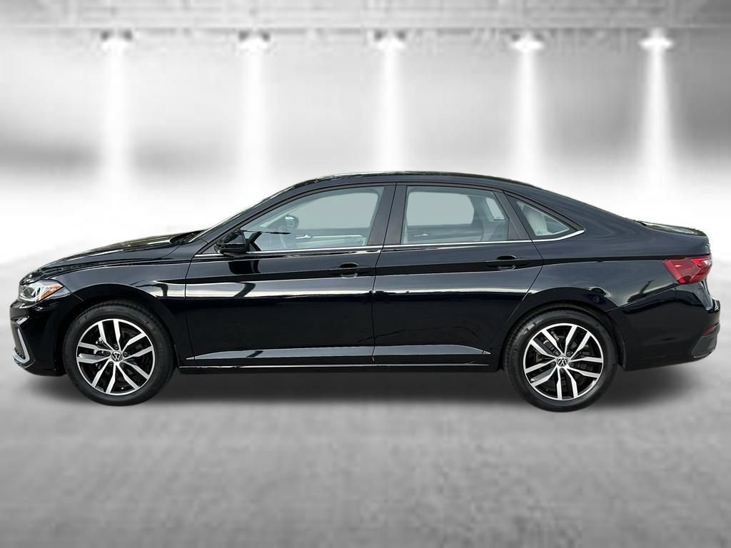 Used 2026 Volkswagen Jetta SE FWD image 3