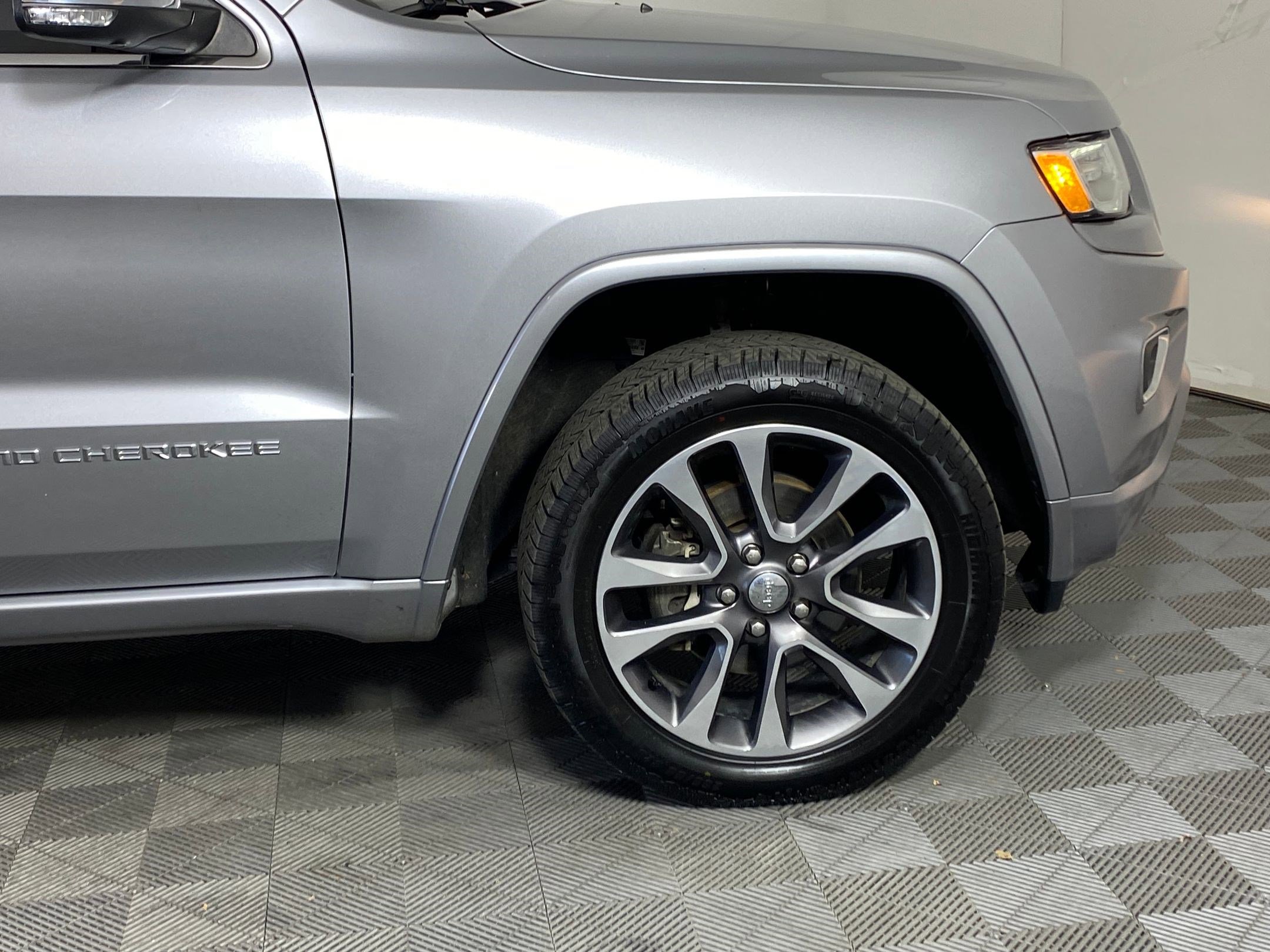 Used 2015 Jeep Grand Cherokee Overland image 10