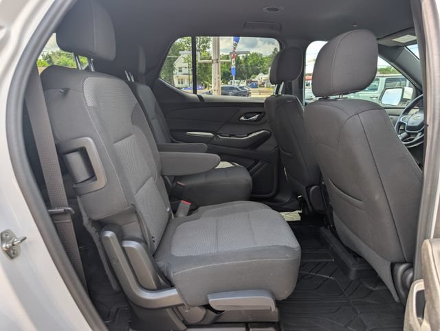 Used 2023 Chevrolet Traverse LT FWD image 17