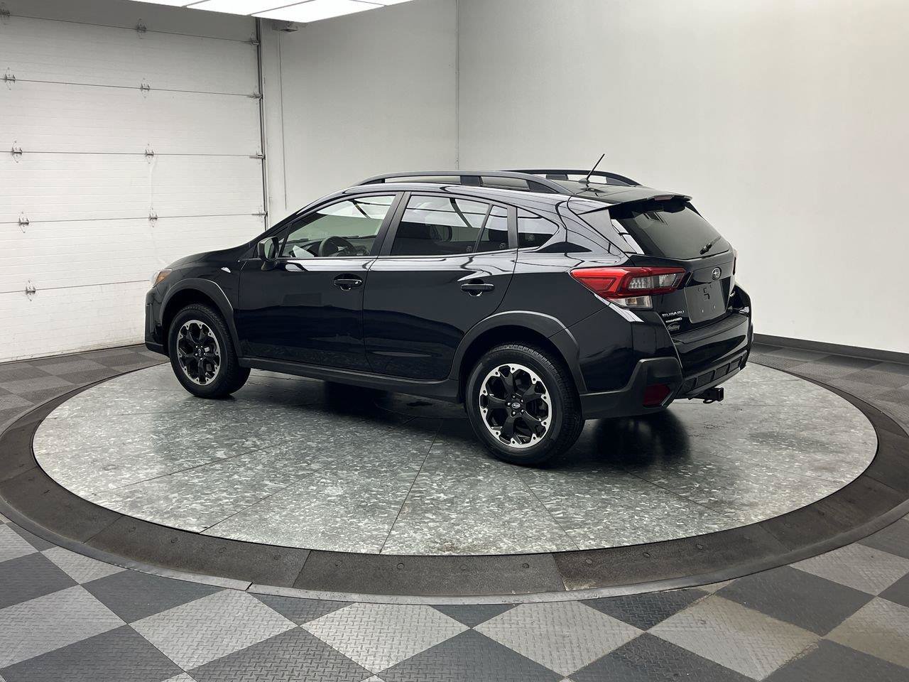 Used 2021 Subaru Crosstrek 2.0i AWD/4WD image 2