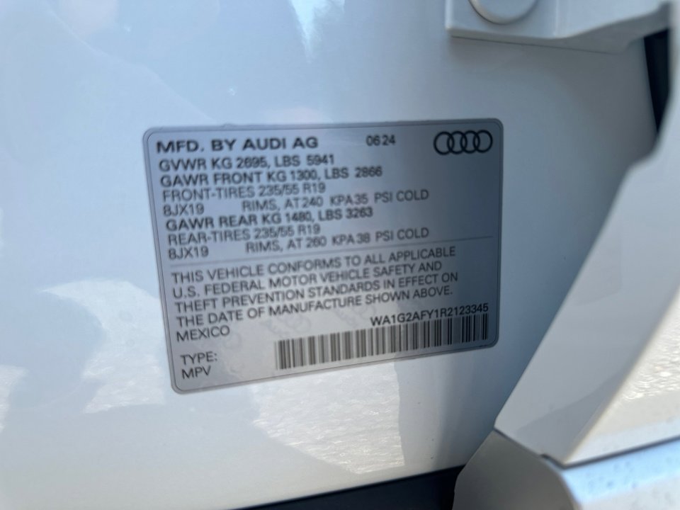 Used 2024 Audi Q5 e Premium w/ Convenience Package image 36