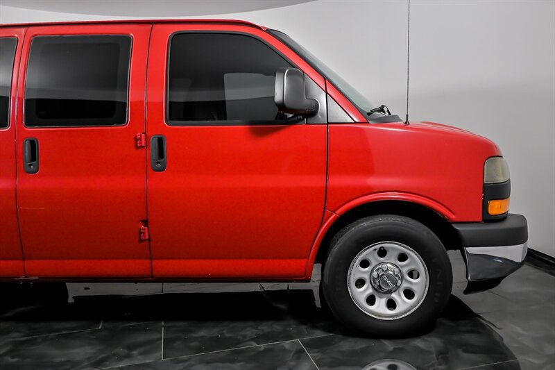 Used 2014 GMC Savana 1500 RWD image 11