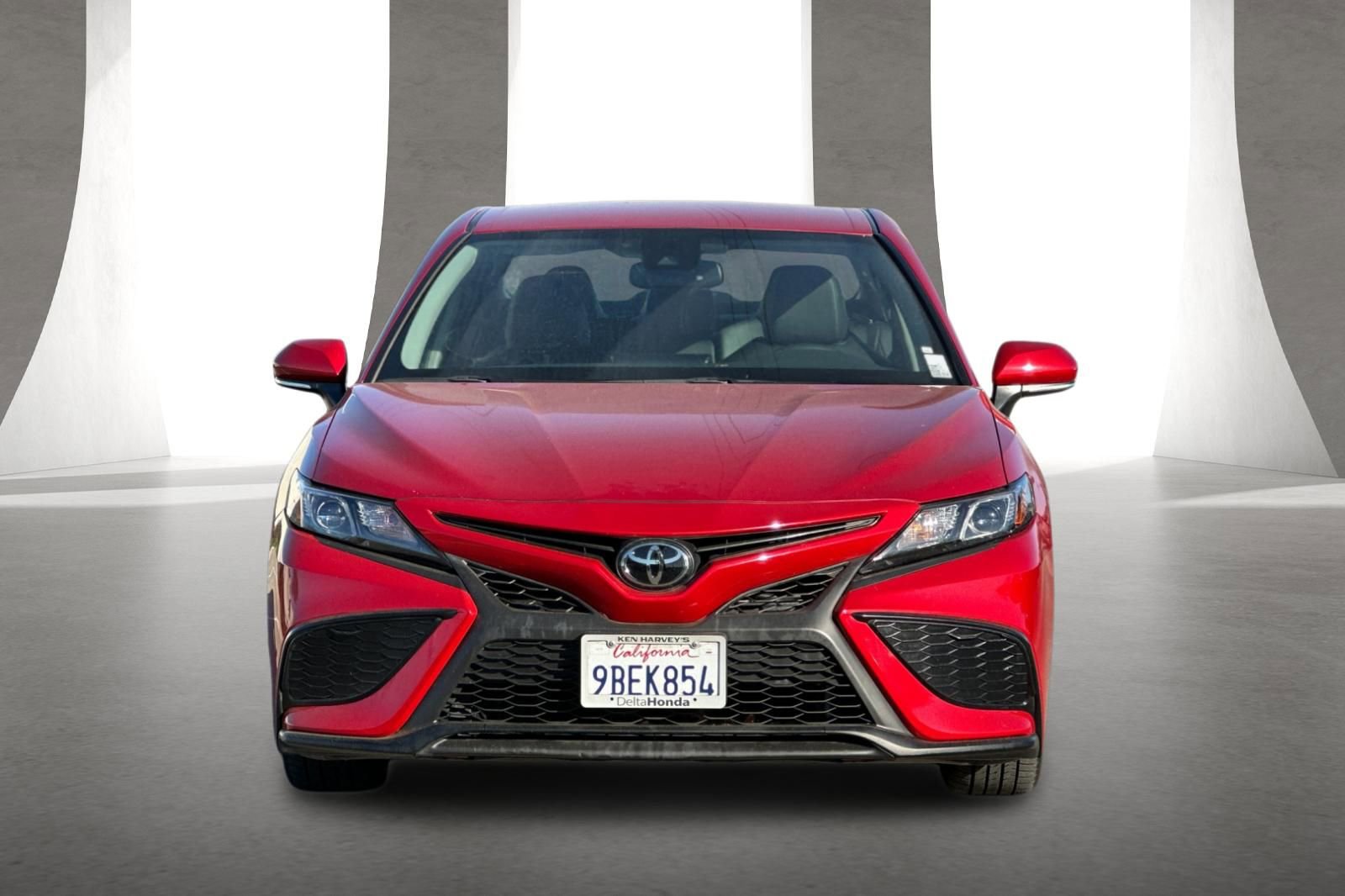 Used 2022 Toyota Camry SE w/ Convenience Package image 9