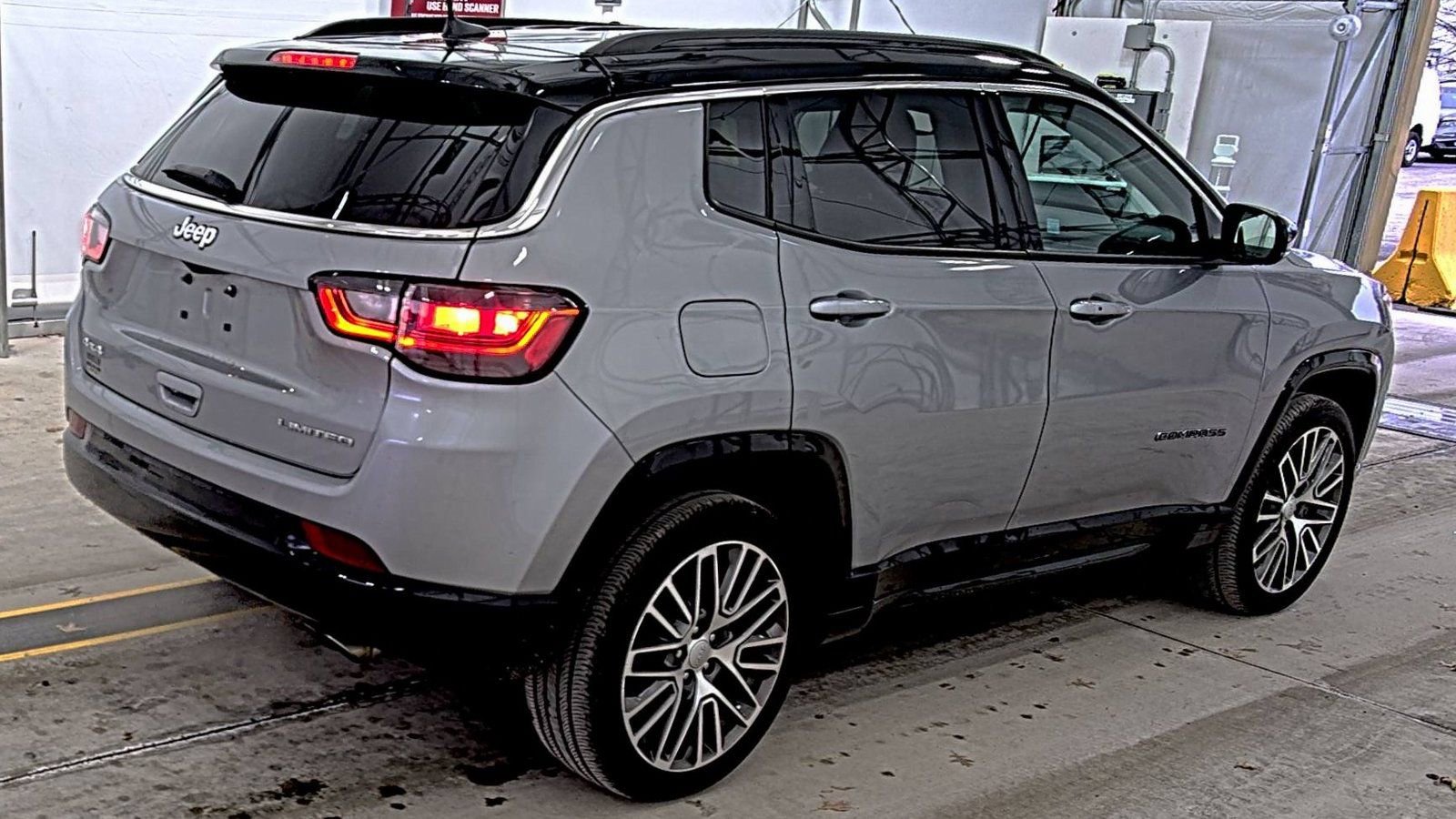 Used 2022 Jeep Compass Limited w/ Elite Group image 6