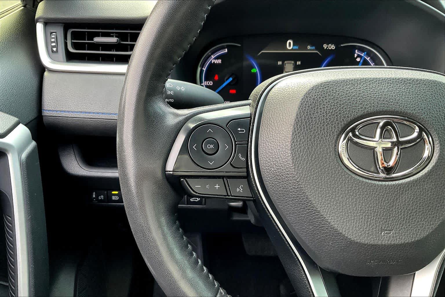 Used 2025 Toyota RAV4 SE w/ Convenience Package AWD/4WD image 24