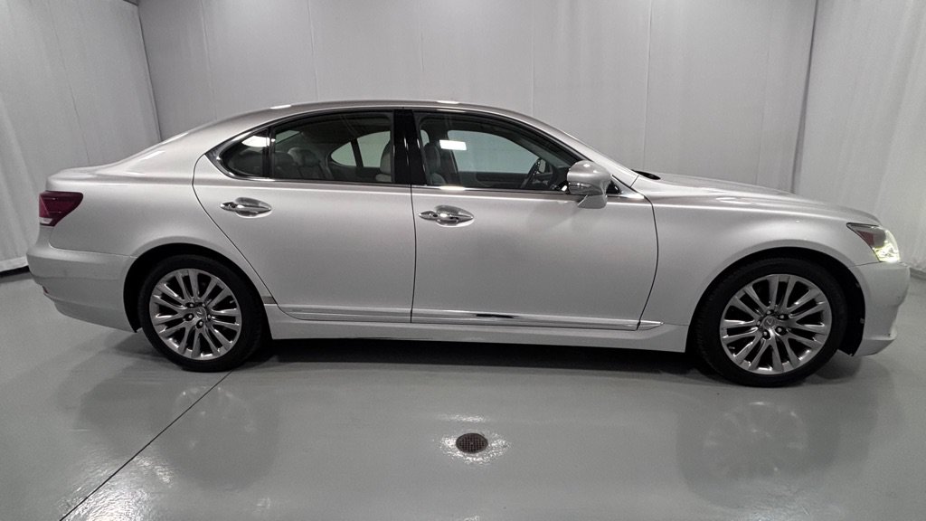 Used 2017 Lexus LS 460 w/ Comfort Package RWD image 4