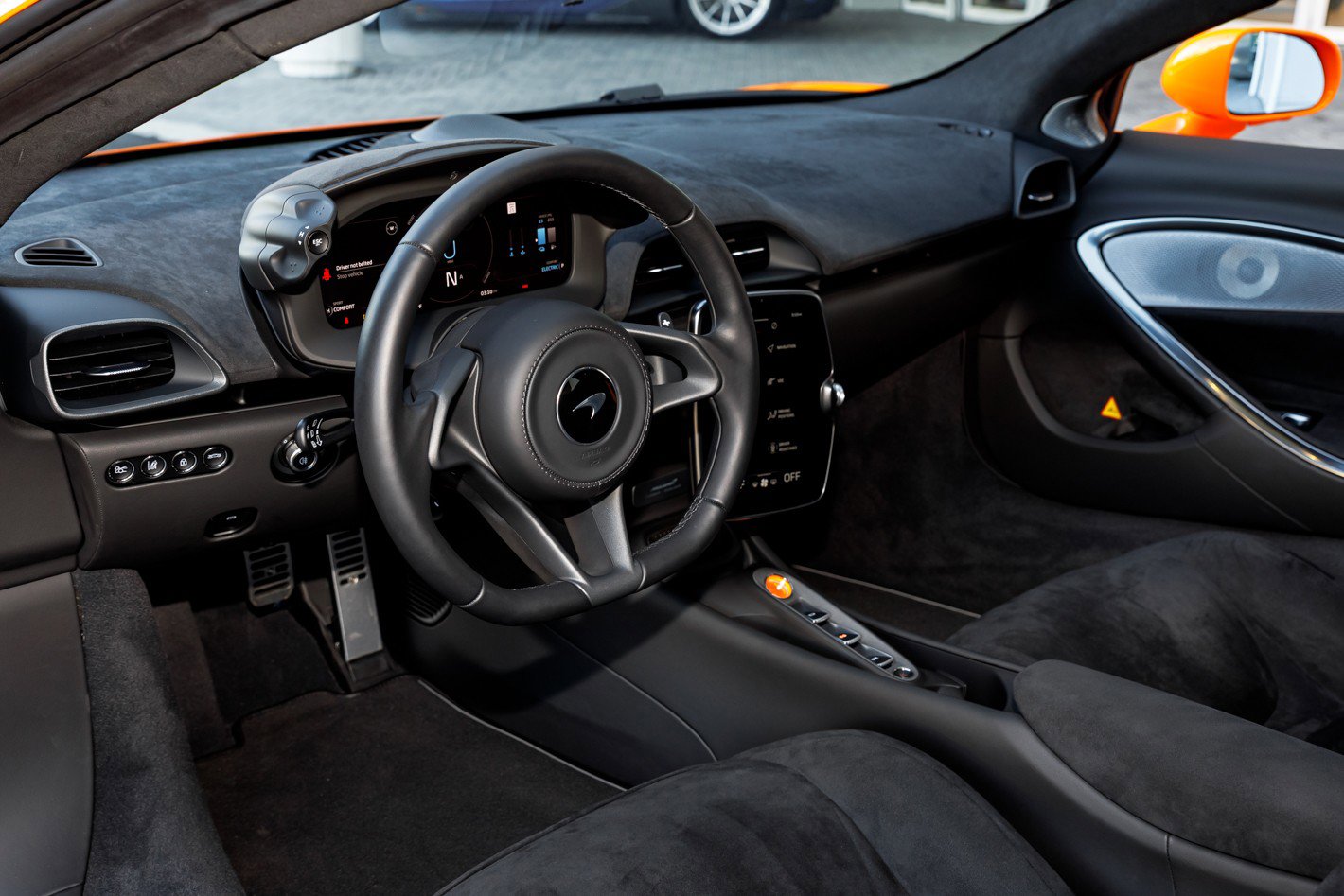 Used 2025 McLaren Artura image 39