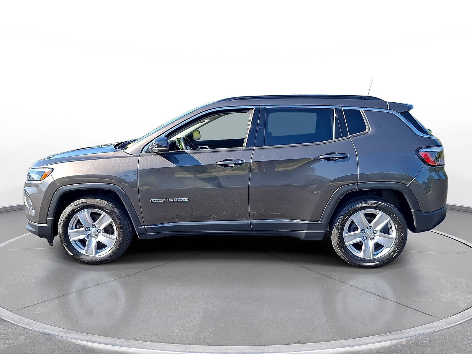 Used 2022 Jeep Compass Latitude w/ Convenience Group FWD image 5