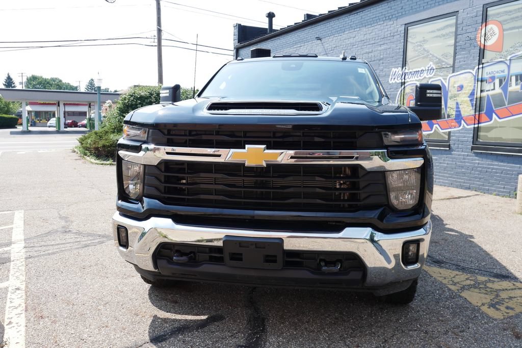 Used 2024 Chevrolet Silverado 3500 LT w/ Convenience Package AWD/4WD image 2