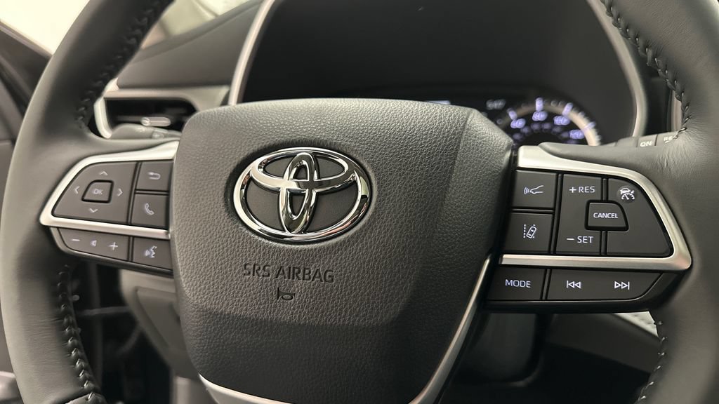 Certified 2024 Toyota Highlander XLE AWD/4WD image 16
