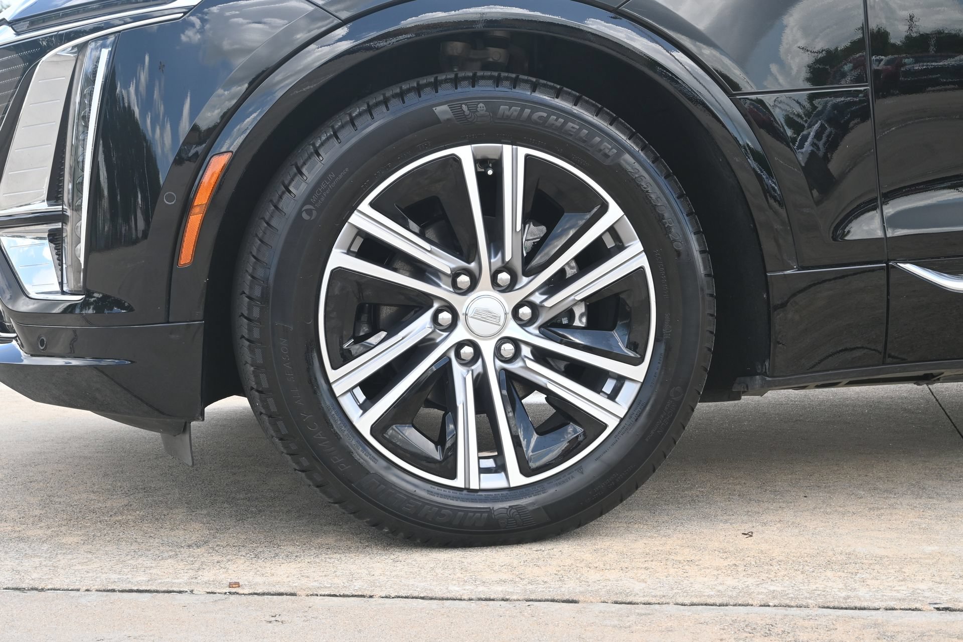 Used 2025 Cadillac Lyriq Luxury w/ LPO, Floor Liner Package AWD/4WD image 27