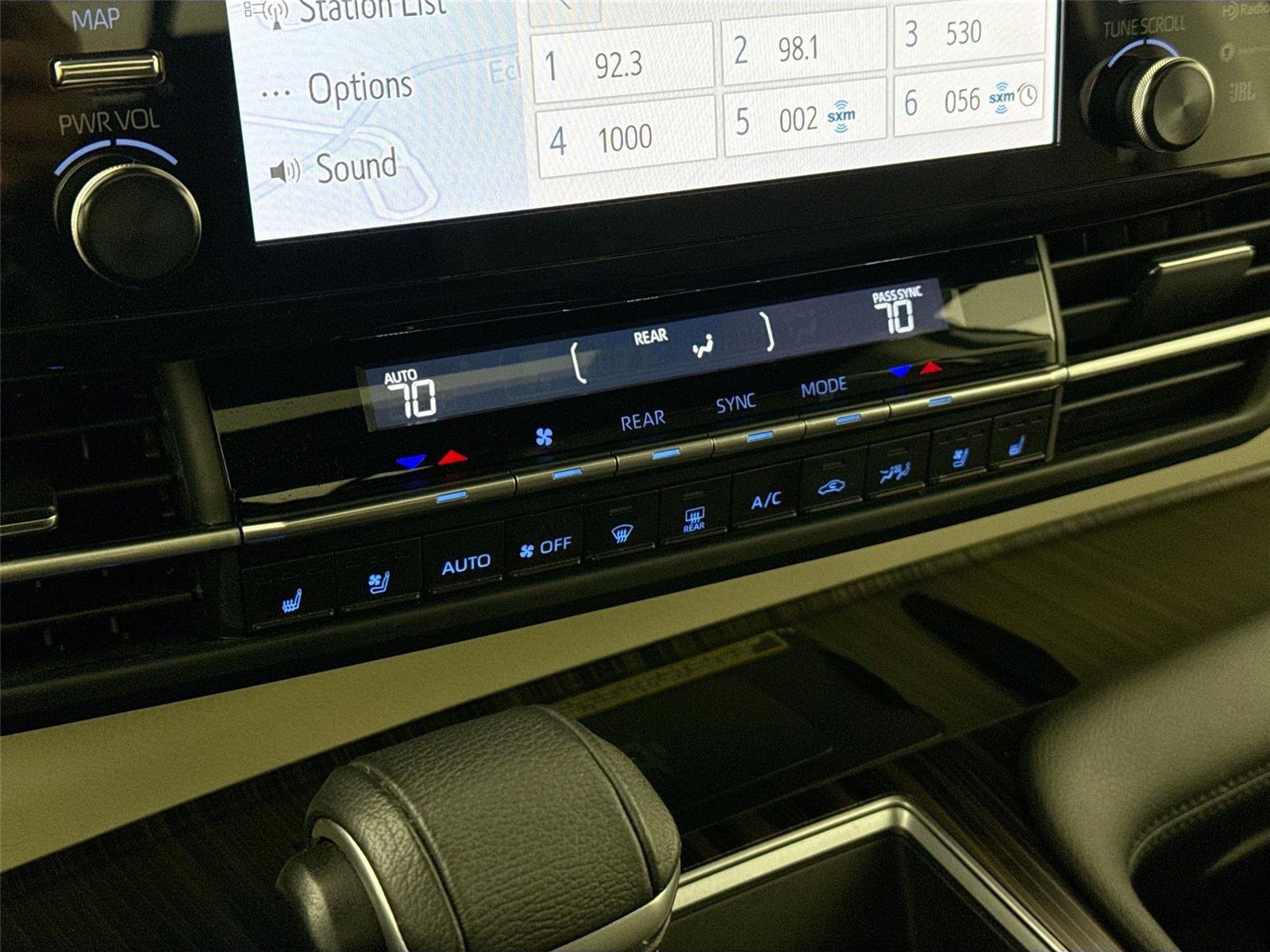 Certified 2021 Toyota Sienna Platinum image 26