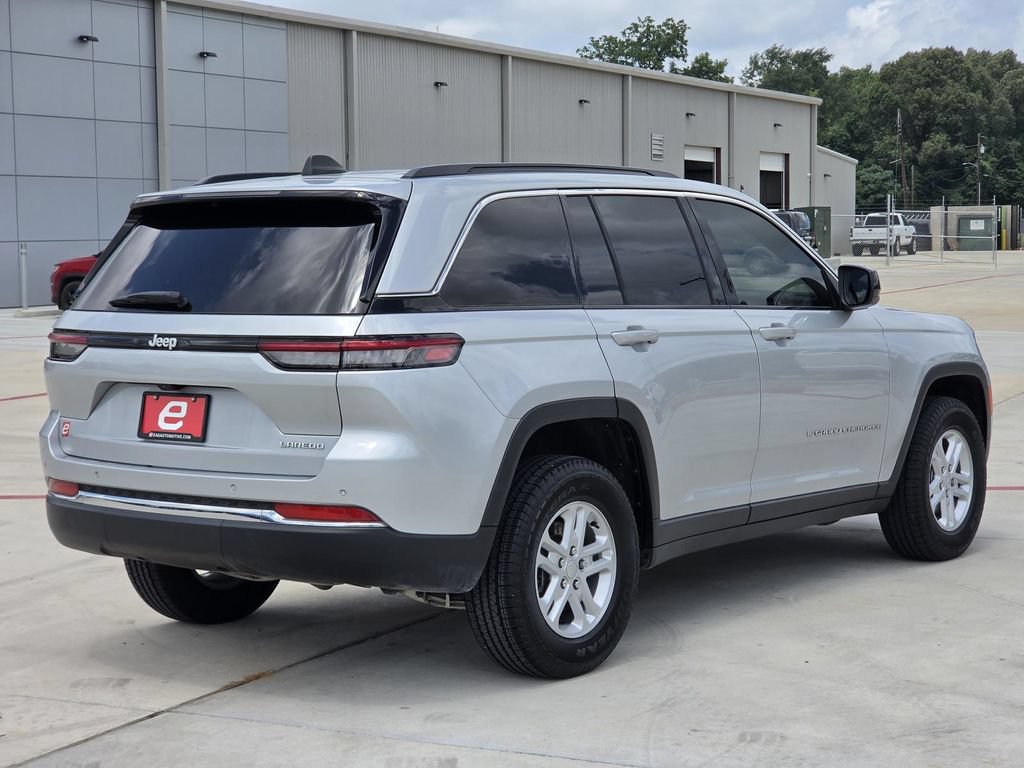 Used 2025 Jeep Grand Cherokee Laredo RWD image 7