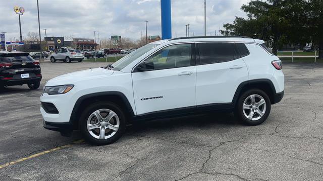 Used 2023 Jeep Compass Latitude w/ Convenience Group AWD/4WD image 5