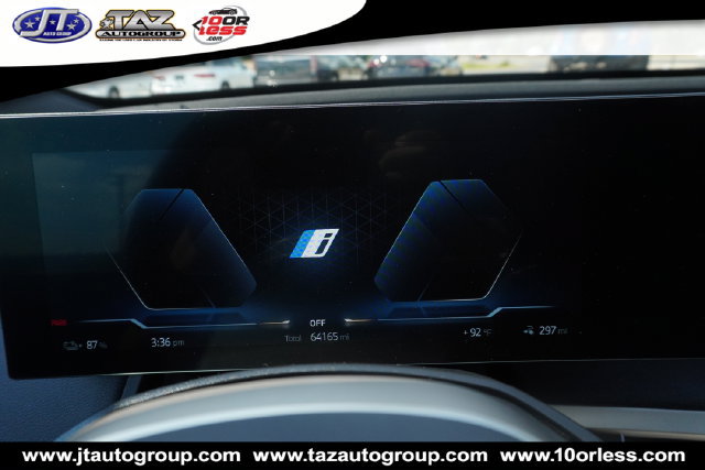 Used 2022 BMW iX xDrive50 w/ Sport Package AWD/4WD image 13