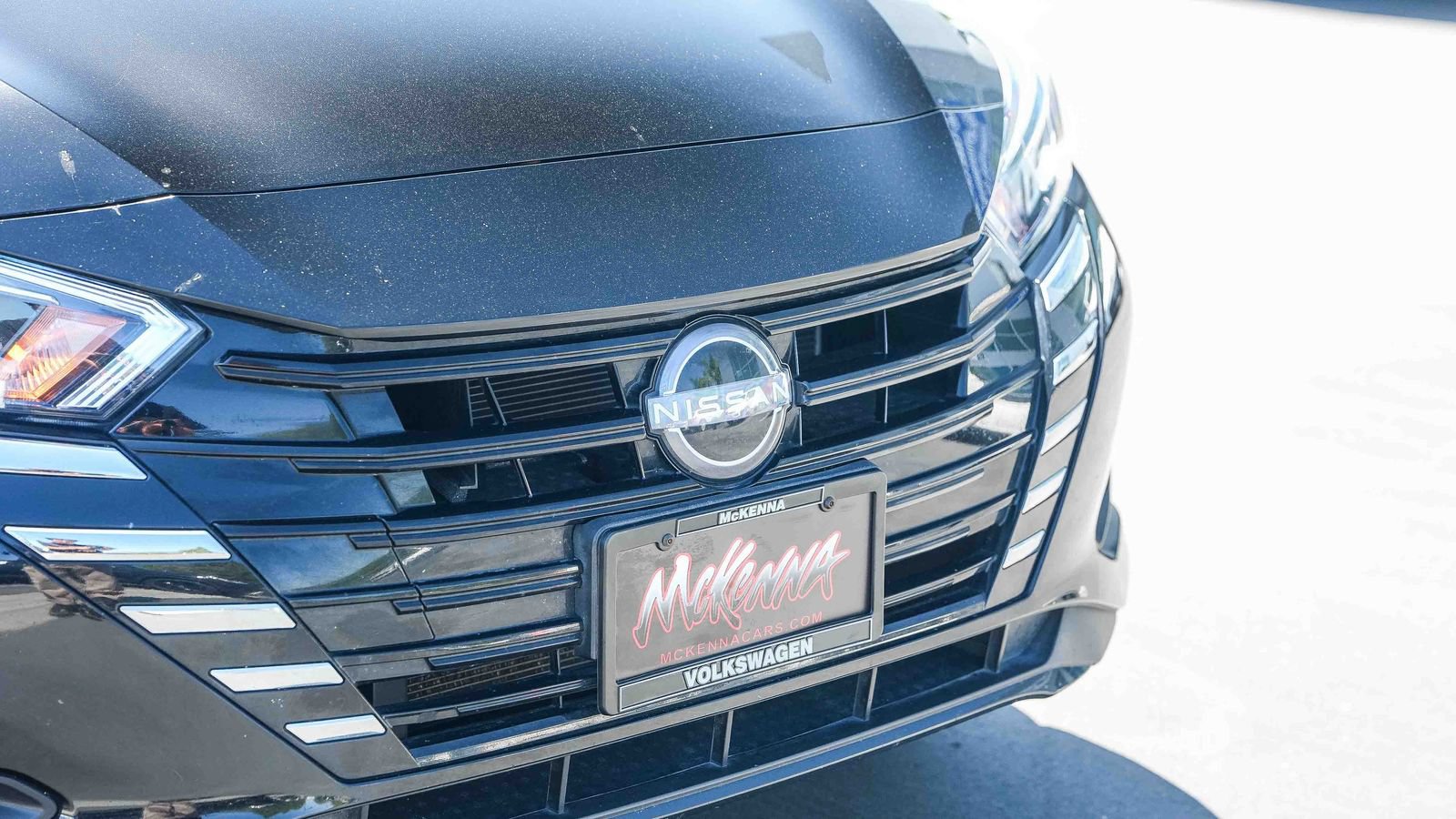 Used 2024 Nissan Versa SV FWD image 5