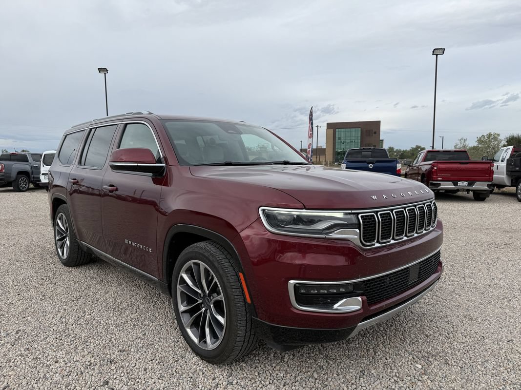 Used 2022 Jeep Wagoneer Series III w/ Premium Group I AWD/4WD image 2