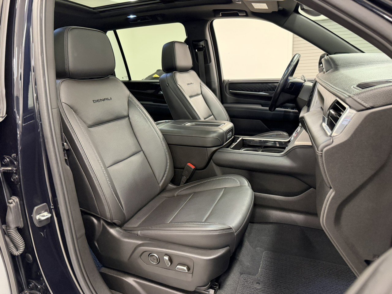 Used 2021 GMC Yukon XL Denali image 55