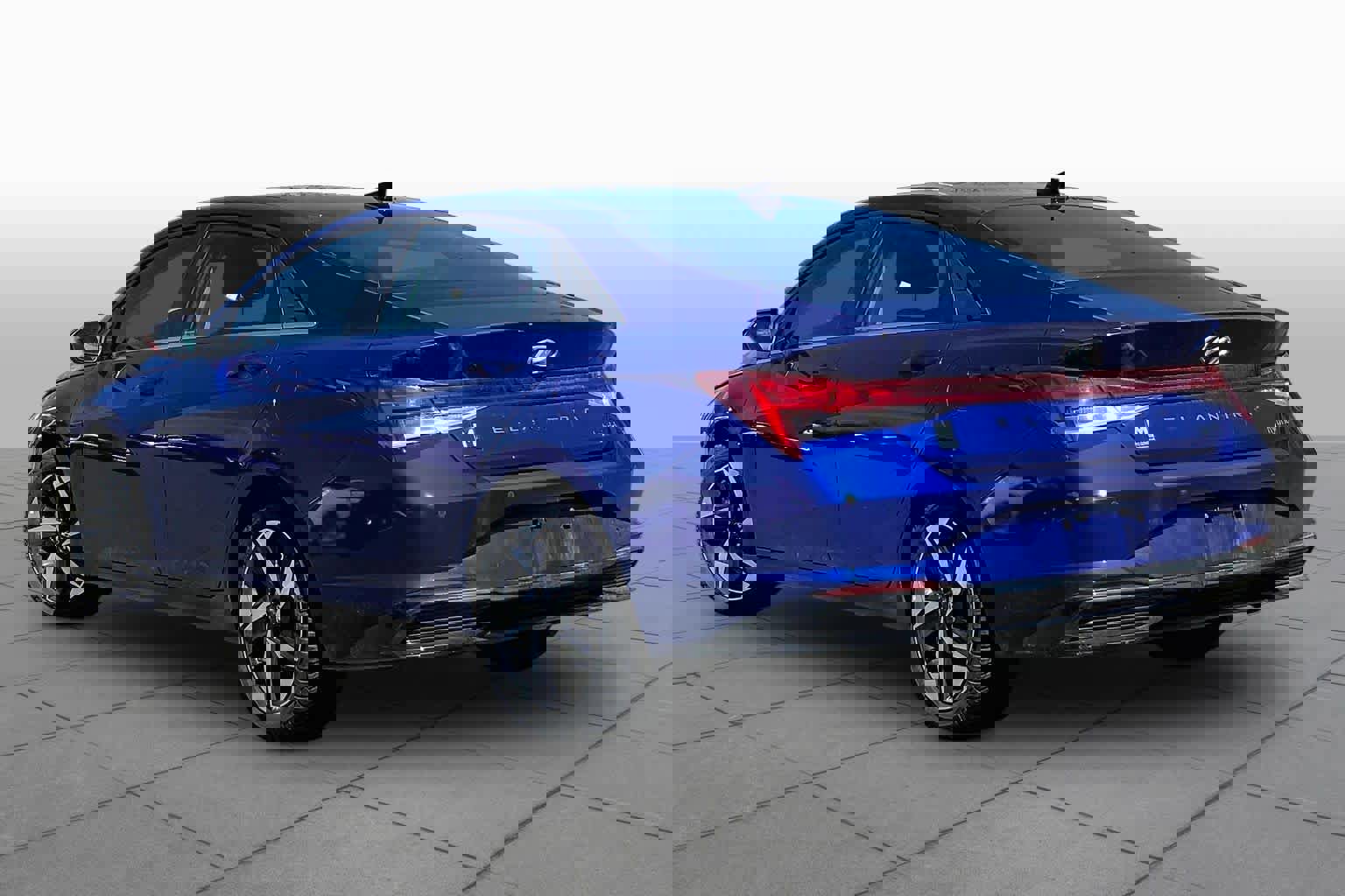 Used 2023 Hyundai Elantra Limited image 12