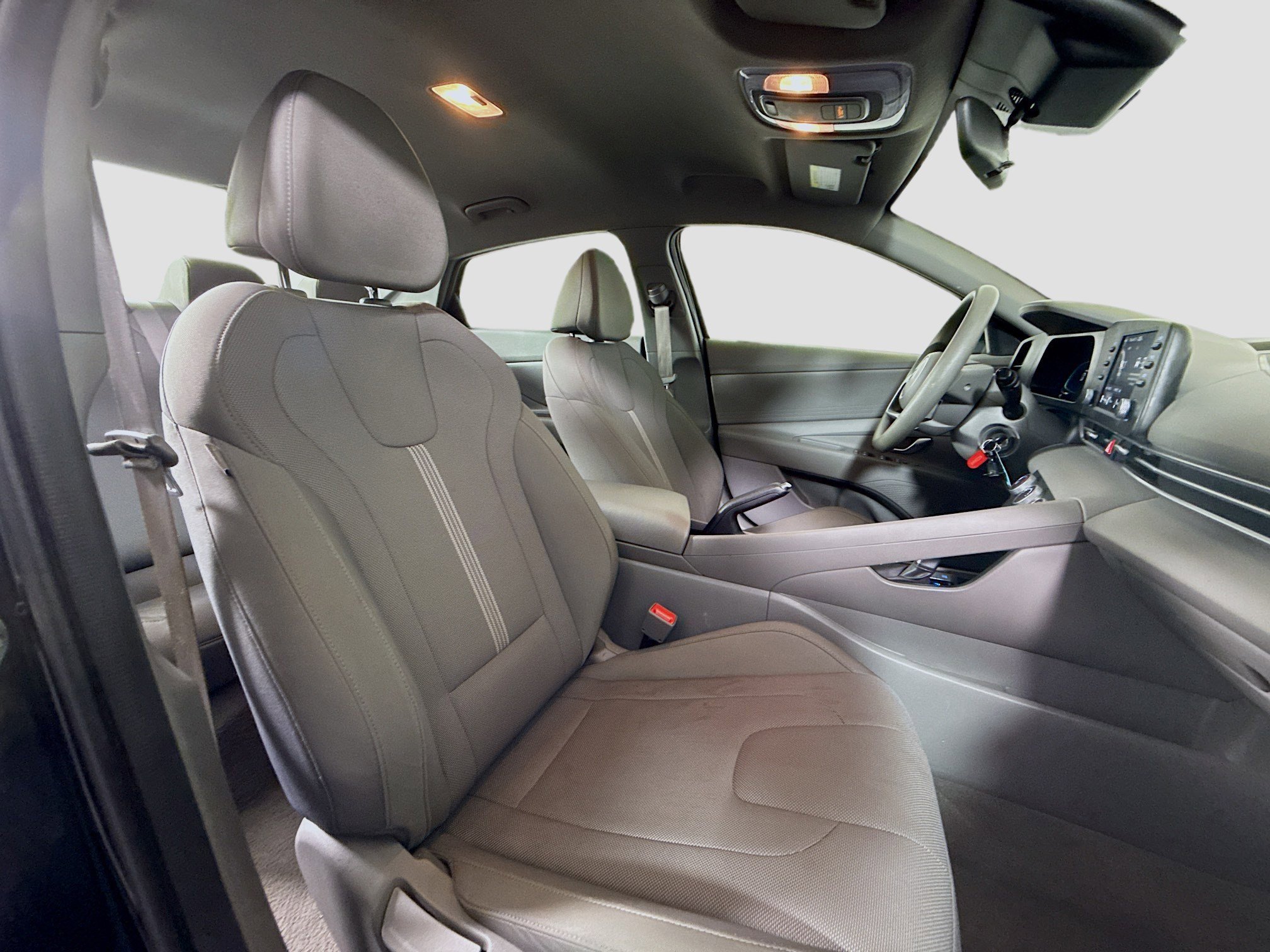 Used 2025 Hyundai Elantra SE image 28