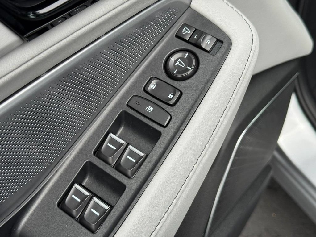 Certified 2026 Acura MDX w/ Technology Package FWD image 17