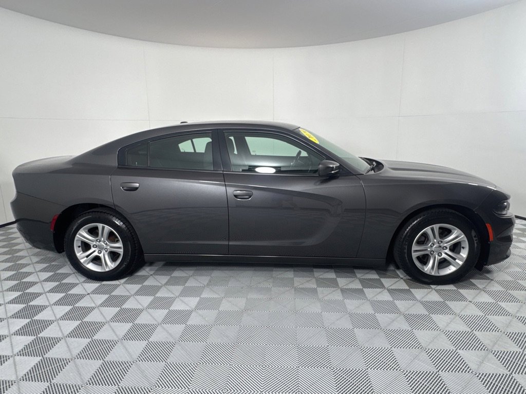 Used 2019 Dodge Charger SXT image 4