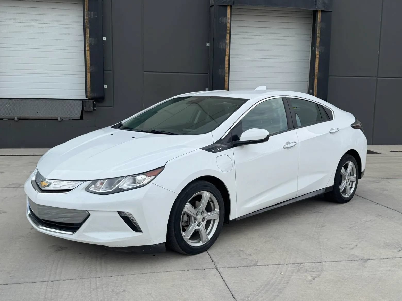 Used 2016 Chevrolet Volt LT FWD image 1