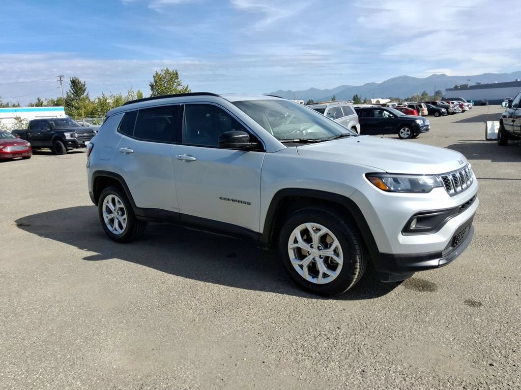 Certified 2024 Jeep Compass Latitude AWD/4WD image 2