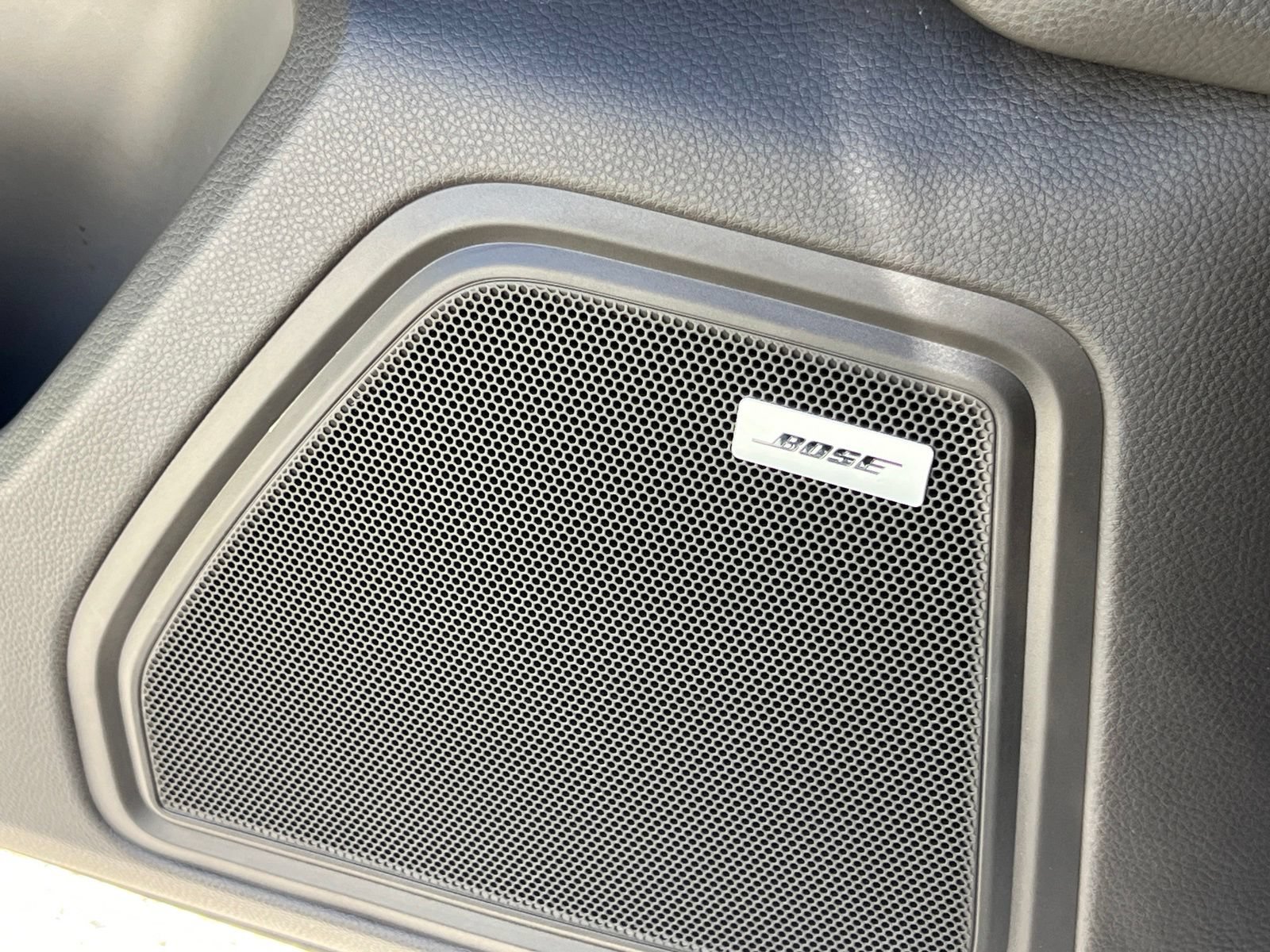 Certified 2021 Porsche Macan AWD/4WD image 34