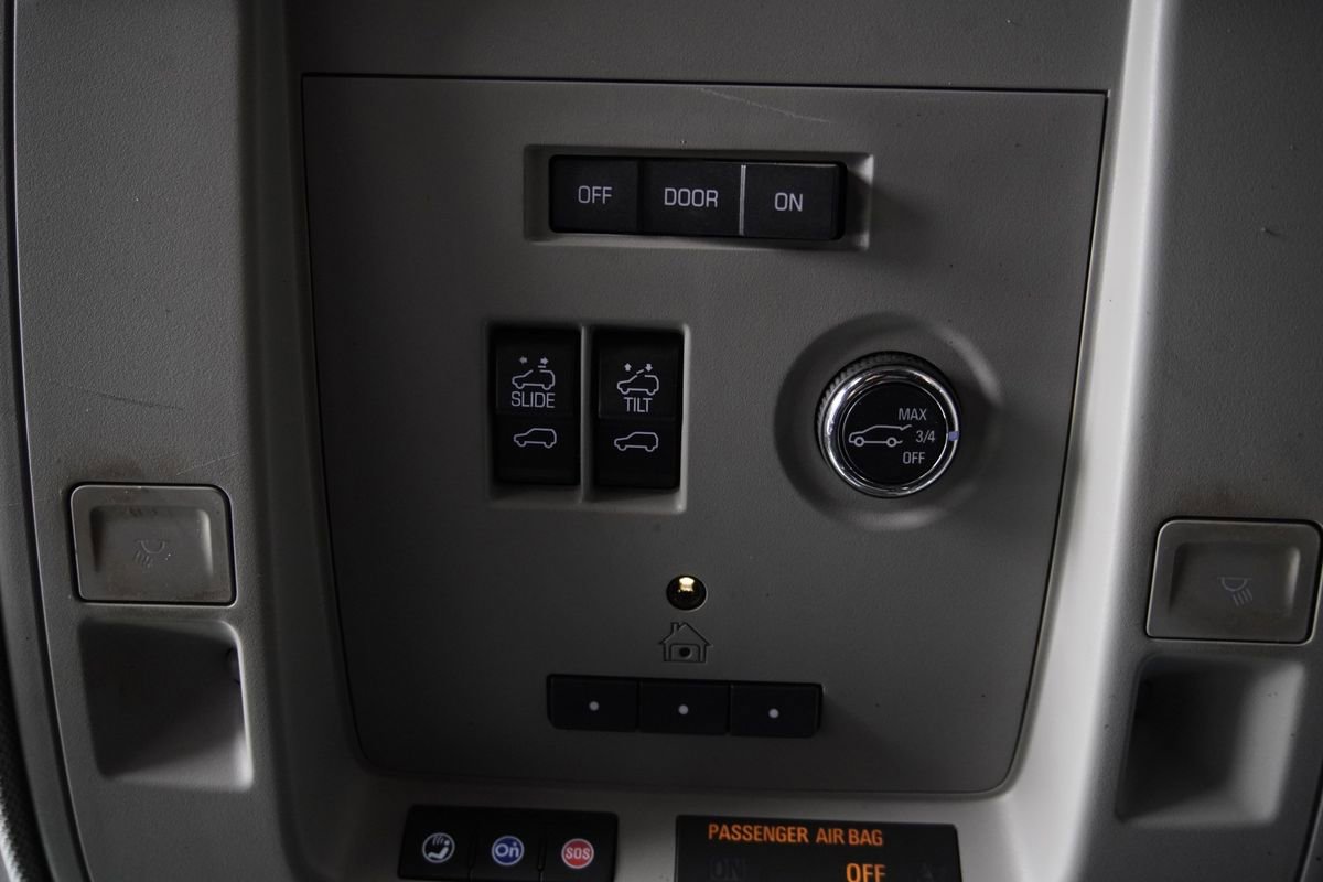 Used 2017 Cadillac Escalade Premium Luxury image 26