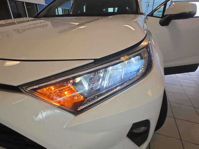 Used 2021 Toyota RAV4 XLE w/ Carpet Mat Package (TMS) image 26
