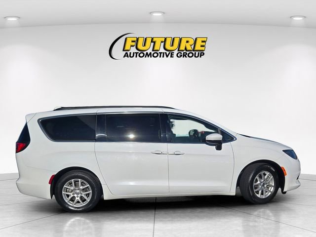 Used 2020 Chrysler Voyager Lxi image 3