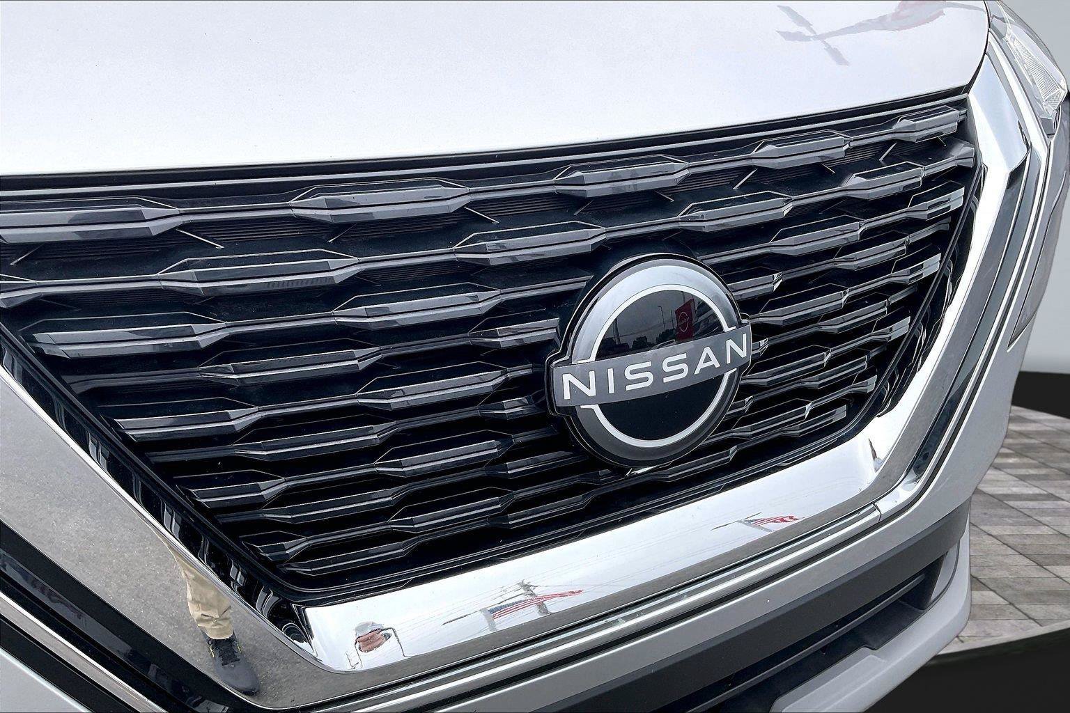 Certified 2022 Nissan Rogue SV FWD image 28