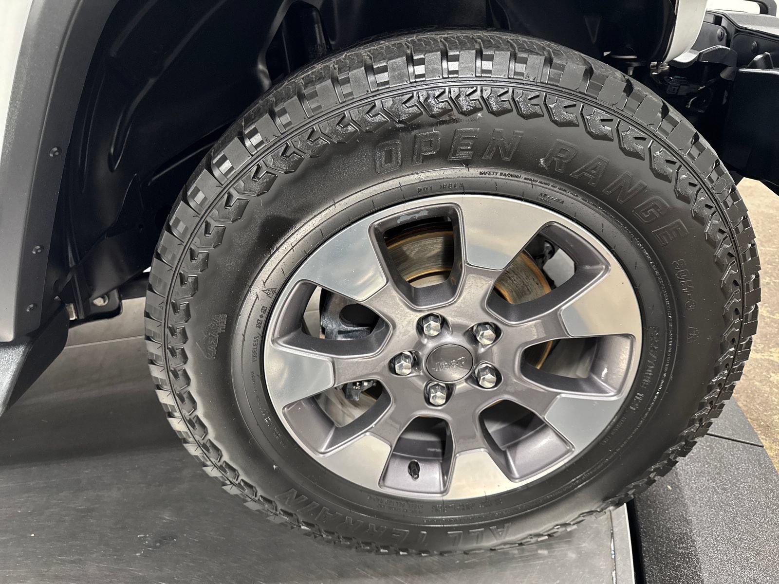 Used 2019 Jeep Wrangler Unlimited Sahara AWD/4WD image 18