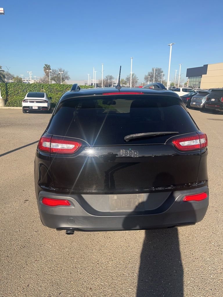 Used 2017 Jeep Cherokee Altitude image 4