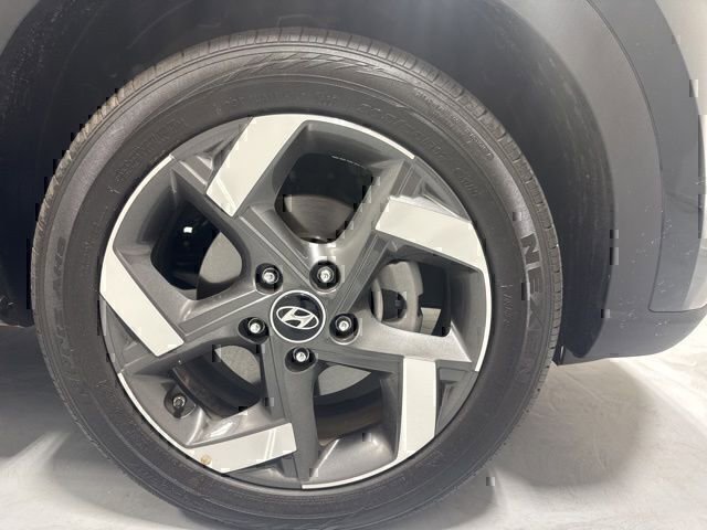 Certified 2026 Hyundai Venue SEL FWD image 4
