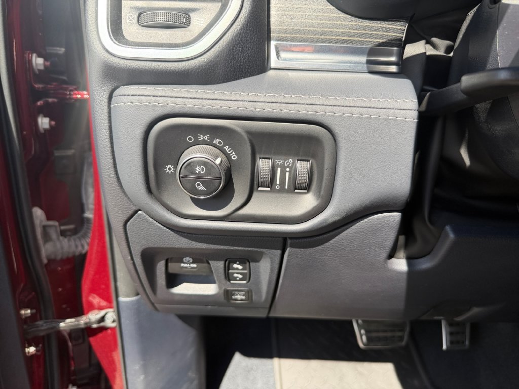 Used 2023 RAM 1500 Limited AWD/4WD image 23