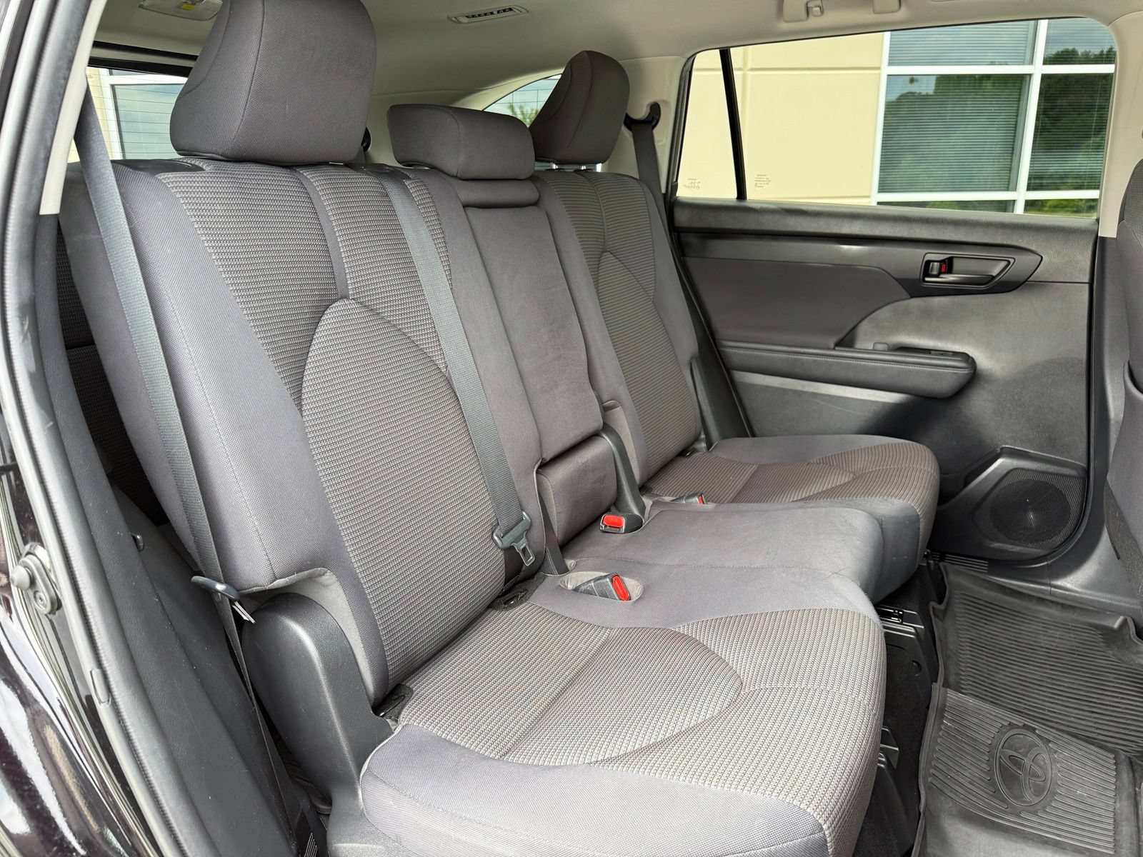 Used 2020 Toyota Highlander LE AWD/4WD image 41